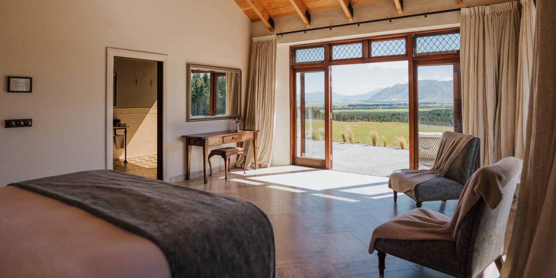 stay at mt cook lakeside retreat