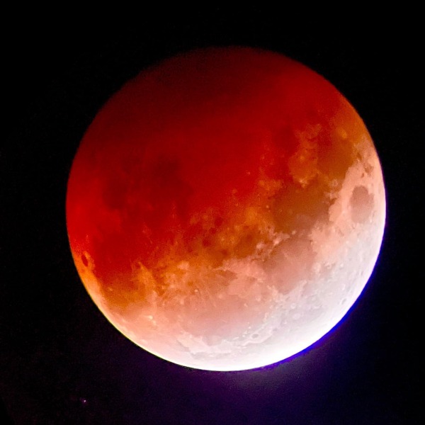 blood-moon-2021-mt-cook-lakeside-retreat-stargazing-astrophotography