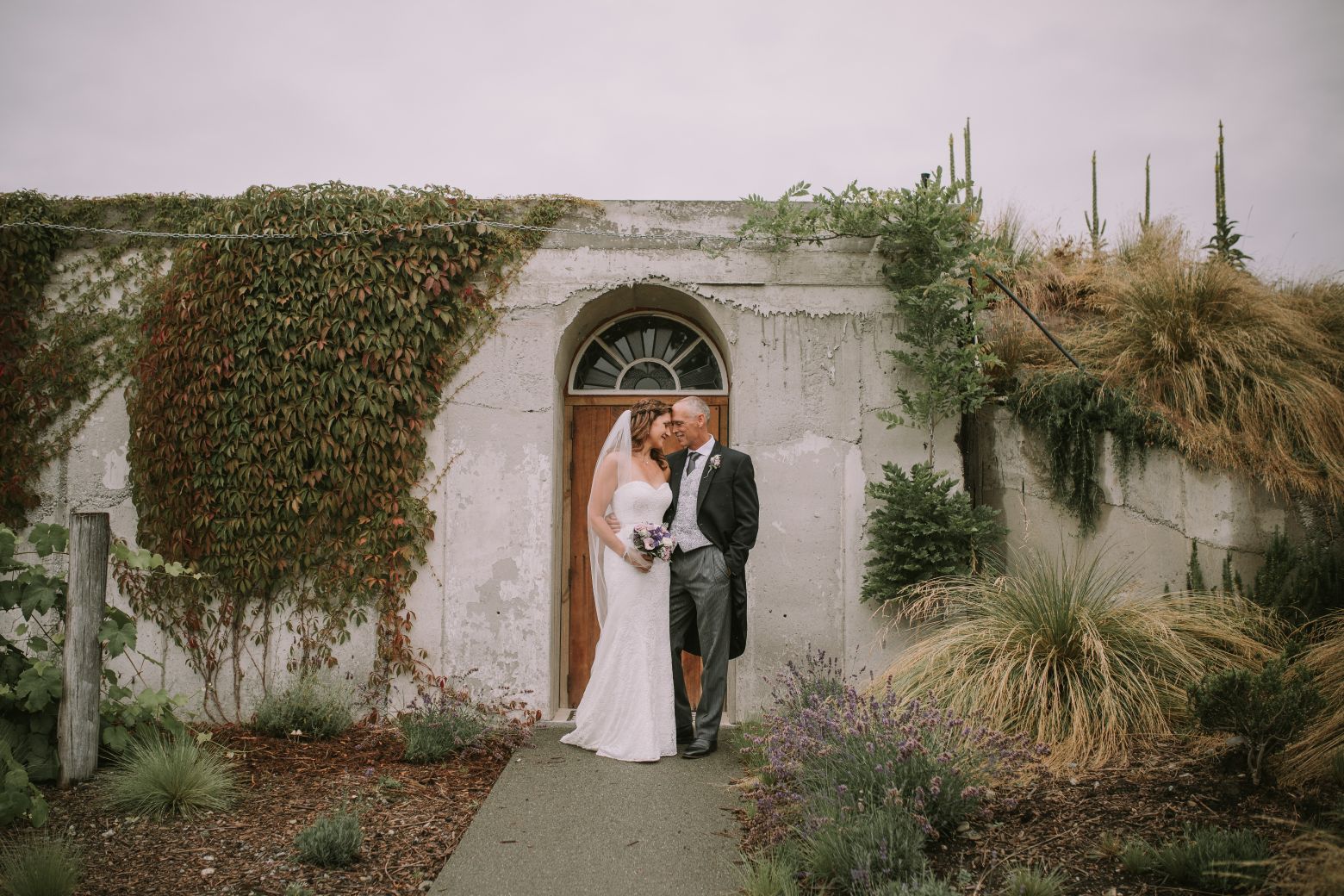 wedding photos at mt cook lakeside retreat