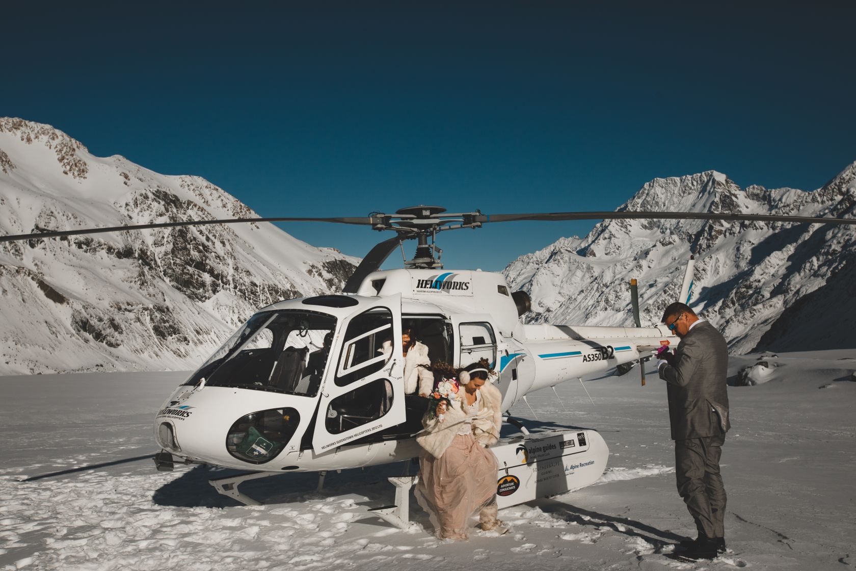 wedding photos at mt cook lakeside retreat