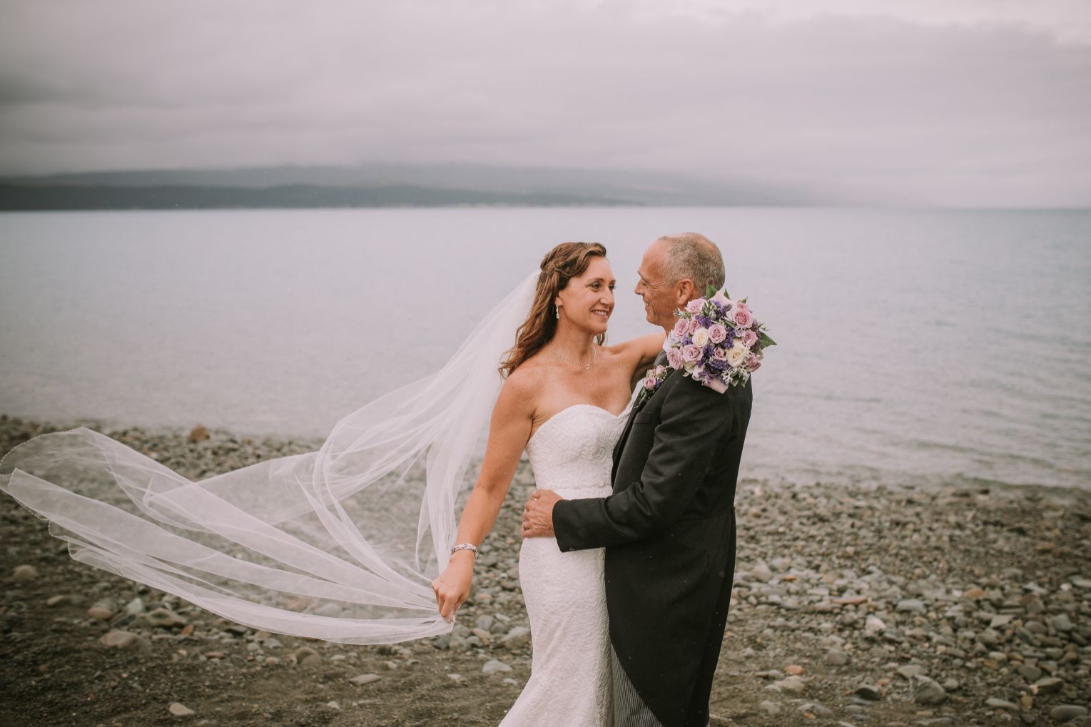 wedding photos at mt cook lakeside retreat
